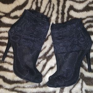 🆕 listing ZiGI girl lace Demi booties
